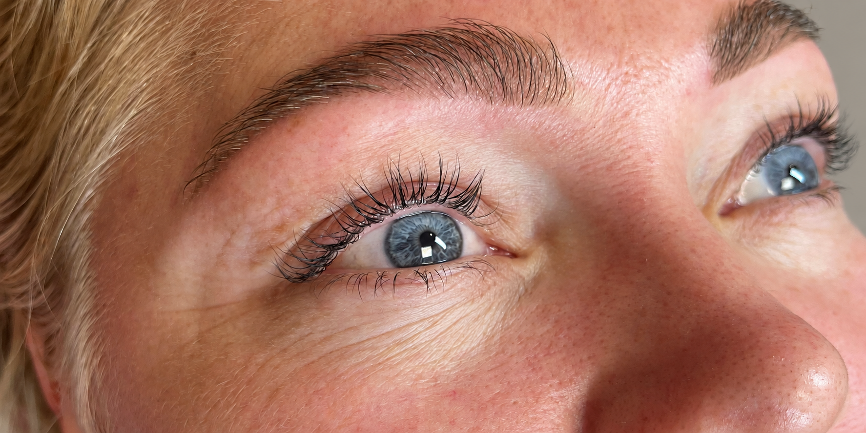Lash Lamination hos SKÖN – kundebillede 4 med fokus på vipper og øjne