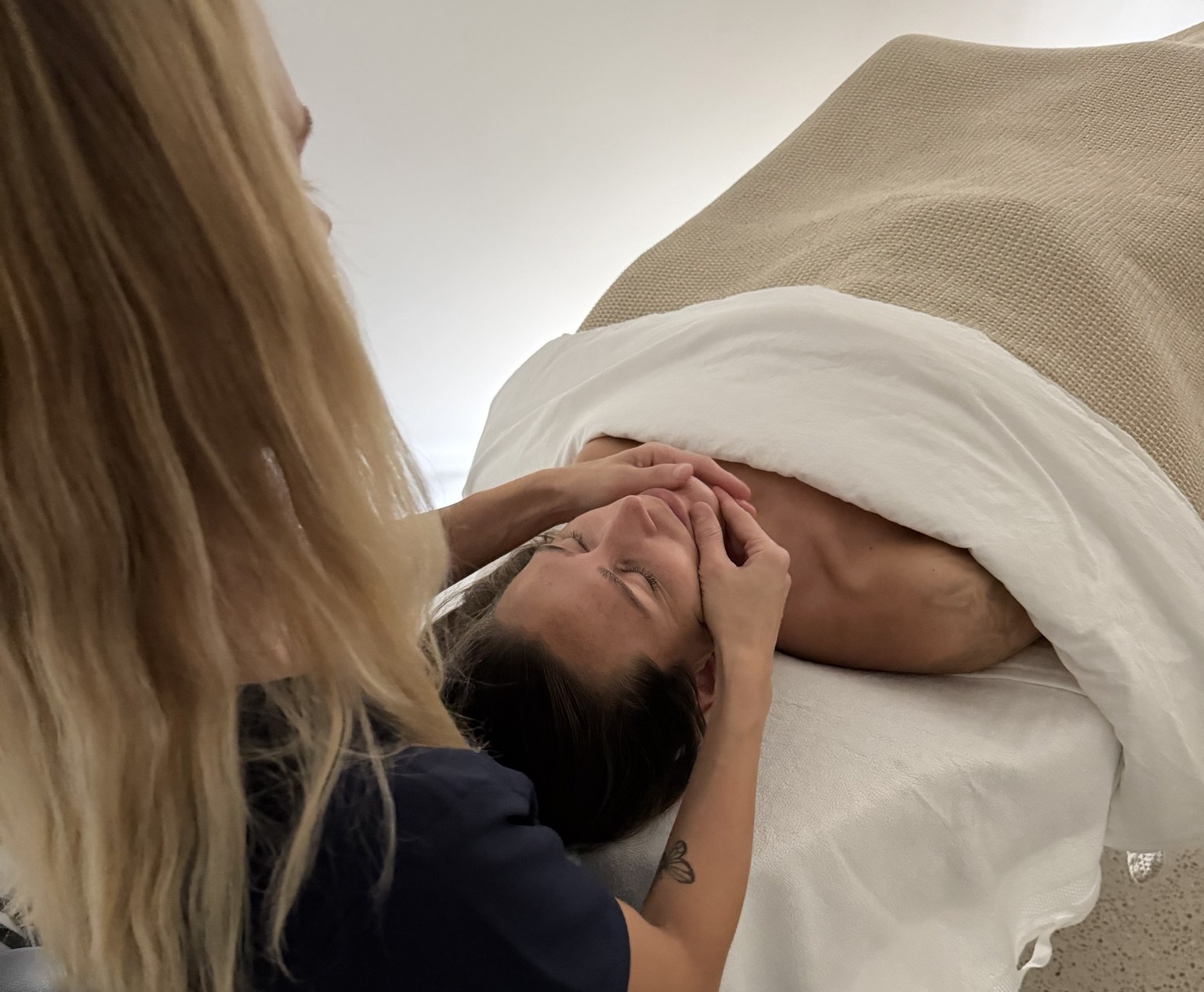 Ansigtsbehandling og massage hos SKÖN by Dreier